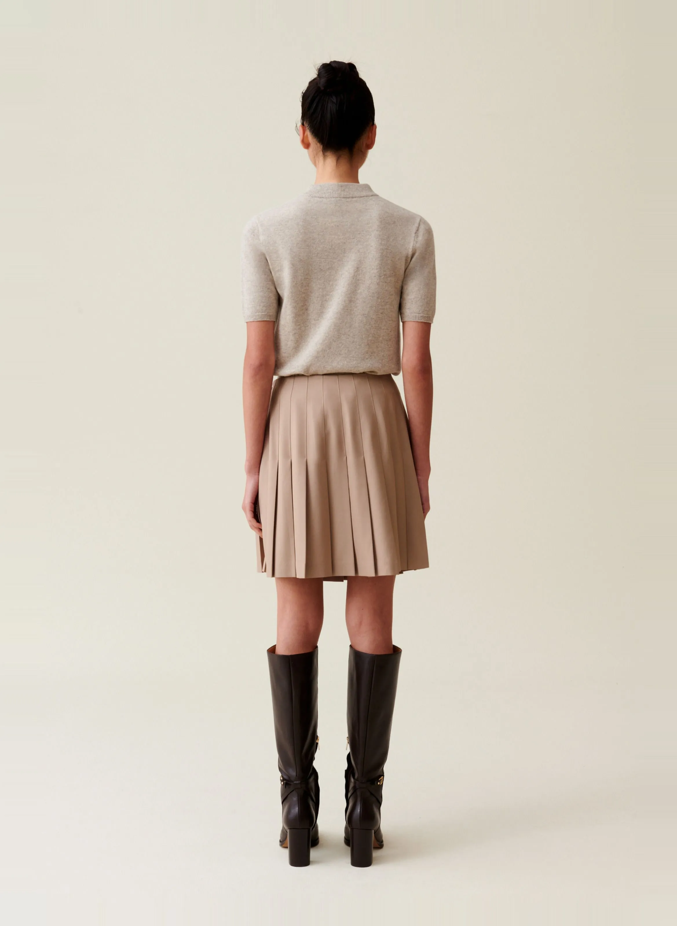 CLAUDIE PIERLOT Falda corta lisa plisada en beige