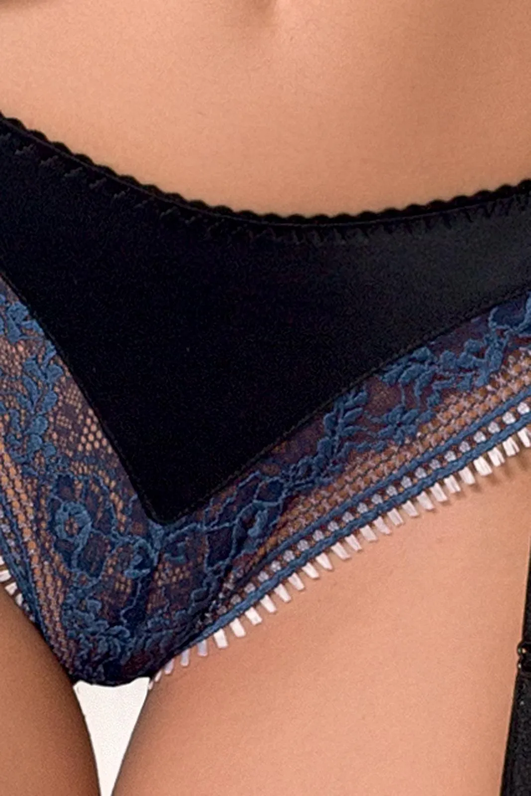 Conjunto de lencería negro y azul