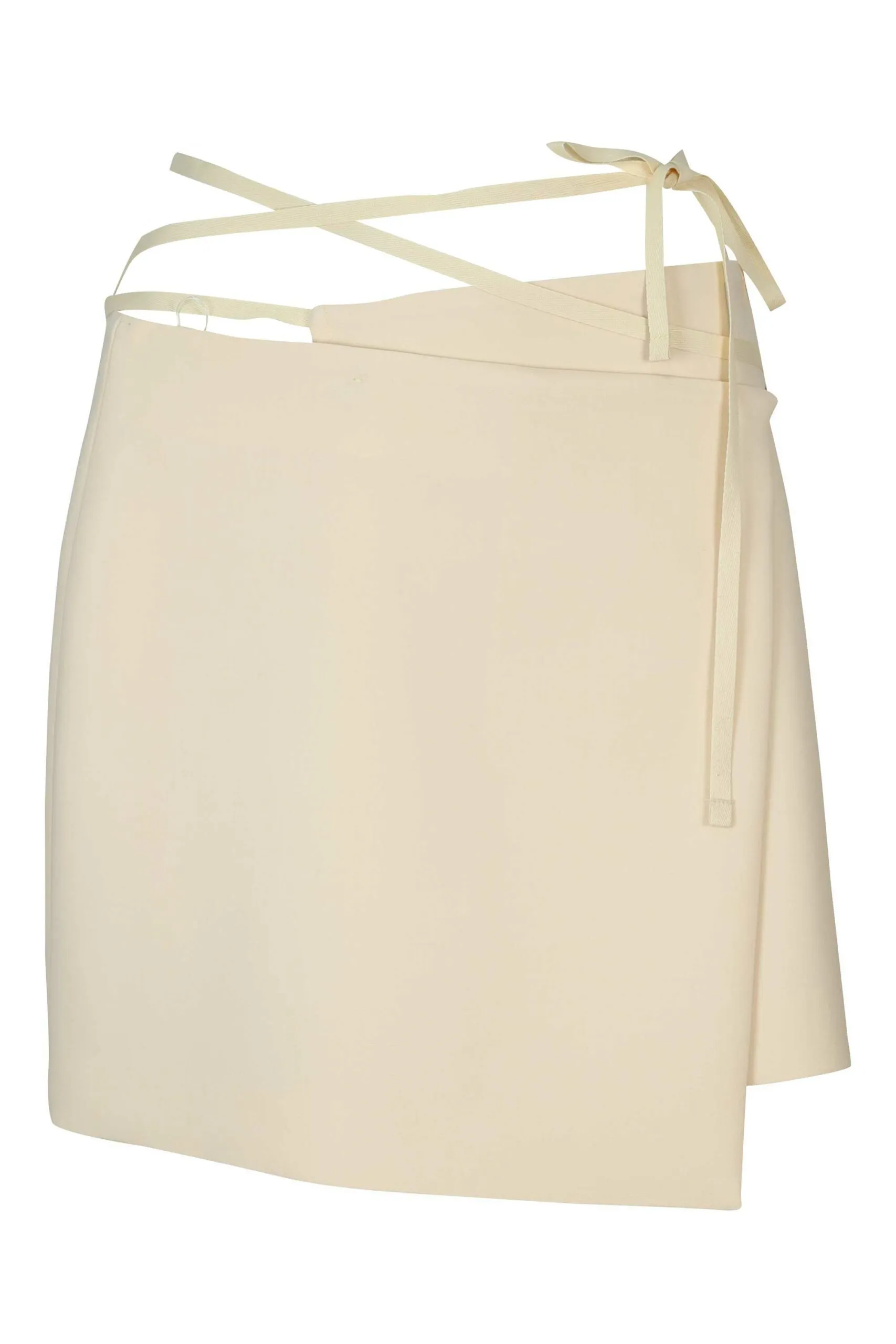 Falda corta color vainilla con tiras de amarrar