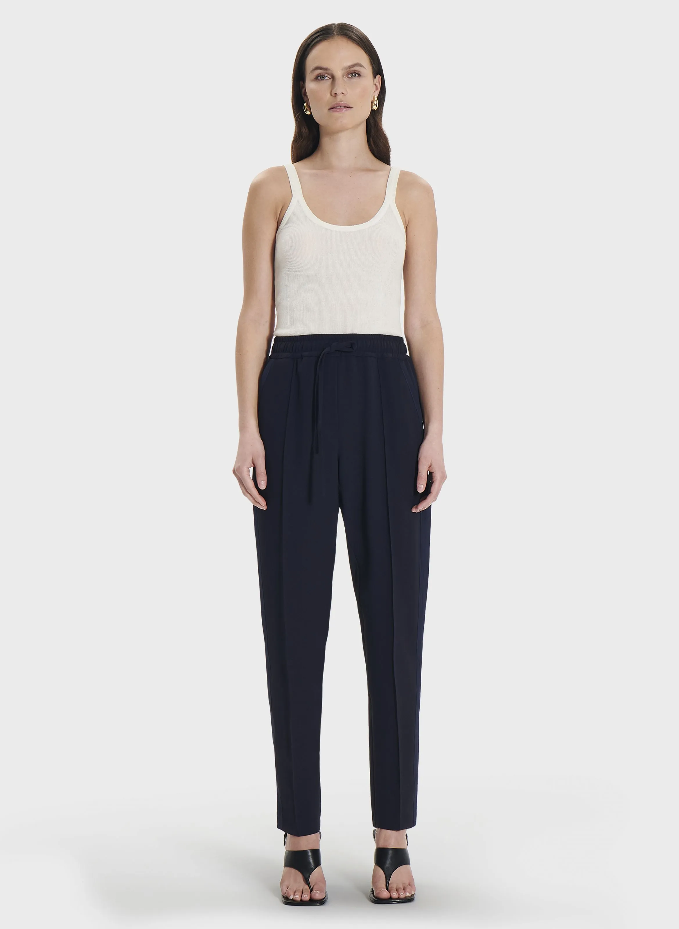 PIEL - Pantalón con pinzas y cordón ajustable en azul