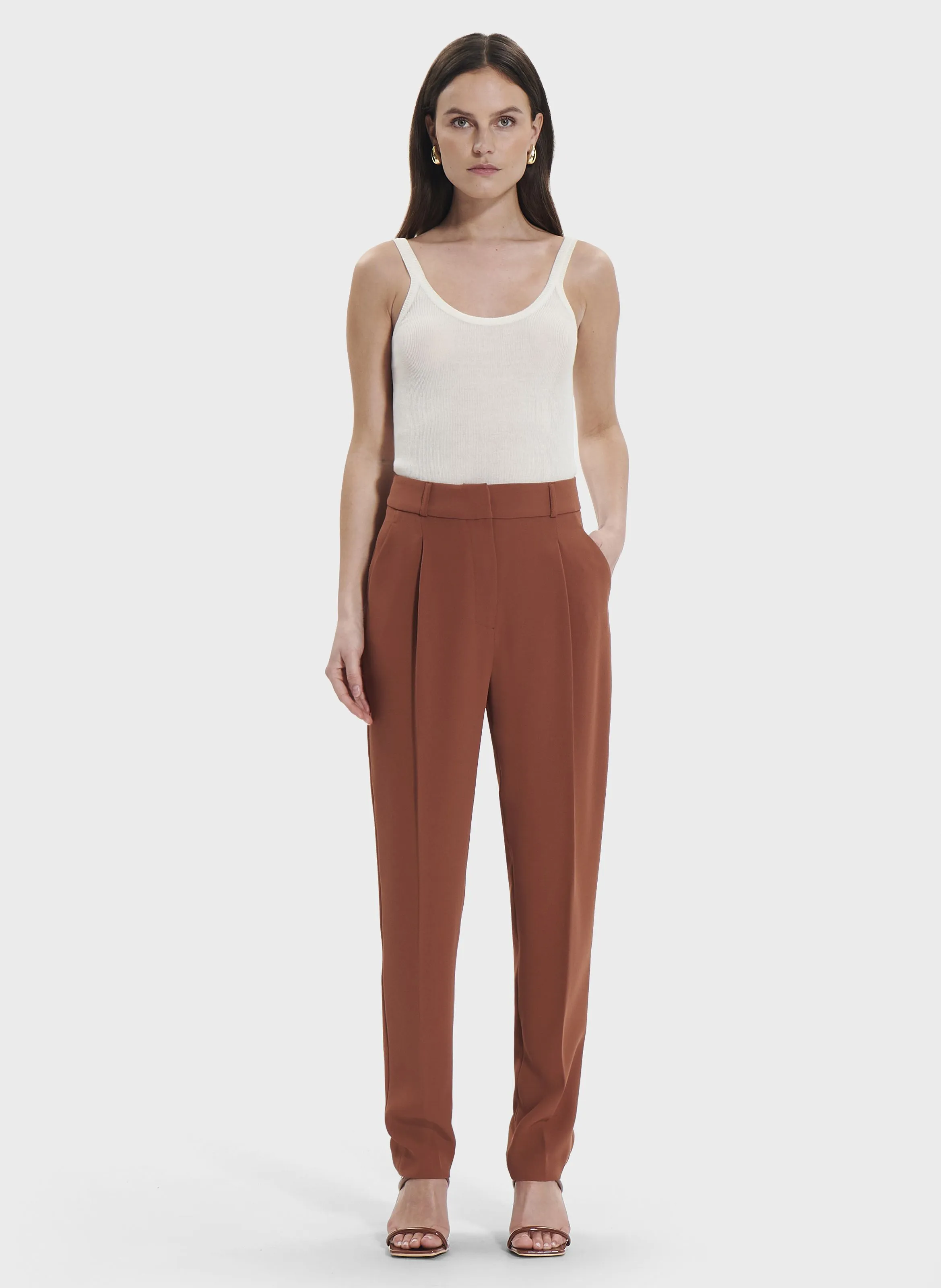 PONA - Pantalón recto con pinzas en marron