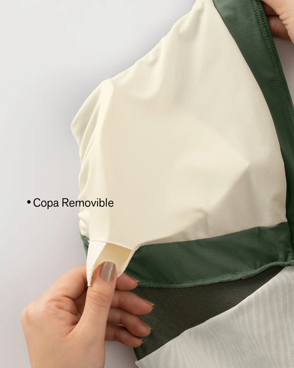 Traje de bao de compresión moderada y copas removibles